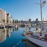 Domicile Adore With Garden By Interhome