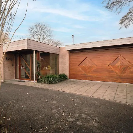 Domicile Adore With Garden By Interhome *